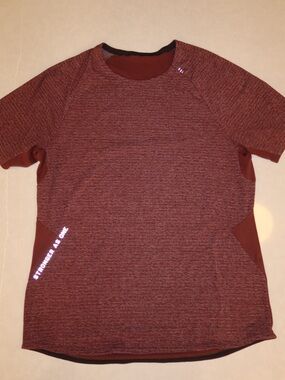 lululemon athletica Men's Maroon Heather Short-Sleeve Performance Tee